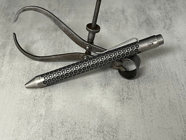 TiButton® Titanium Double Lock